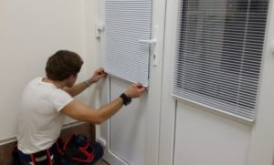 Установка рулонных жалюзи в Отрадное