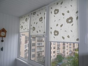 Установка рулонных штор на пластиковые окна в Отрадное